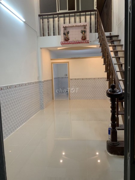 Nguyên căn 30m2, 1 trệt, 1 lầu cần cho thuê giá 6 triệu/tháng, hẻm Lạc Long Quân, Tân Bình