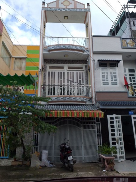 Nhà cho thuê nguyên căn diện tích 4x18m, 1 trệt, 2 lầu với 4 phòng. Tại Đường Phan Văn Hớn, Xã Xuân Thới Thượng, Hóc Môn