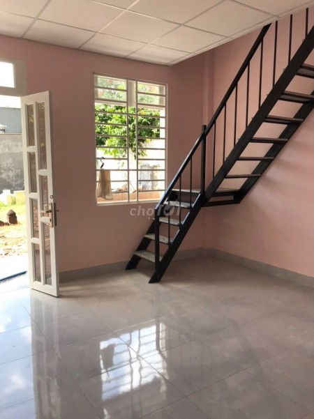 Nhà cho thuê tại Huyện Hóc Môn nhà mới tinh 1 trệt, 1 lầu, có 2 phòng ngủ. Giá thuê 2,8 triệu/tháng, 21m2, 2 phòng ngủ, 1 toilet