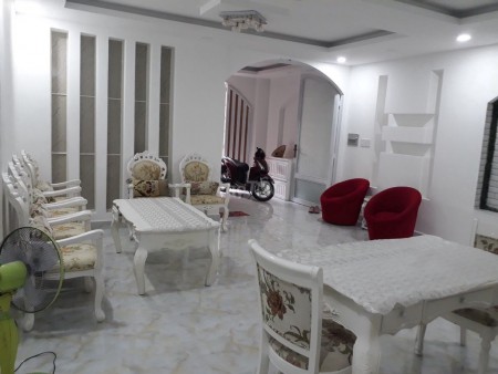 Nhà cho thuê nguyên căn dạng biệt thự cao cấp, sang trọng có sân thượng tổng diện tích nhà 100m2