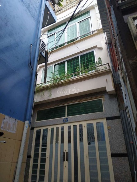 Nhà cho thuê nguyên căn 4 tầng giá cho thuê 7 triệu/tháng tại đường Tôn Đản Quận 4