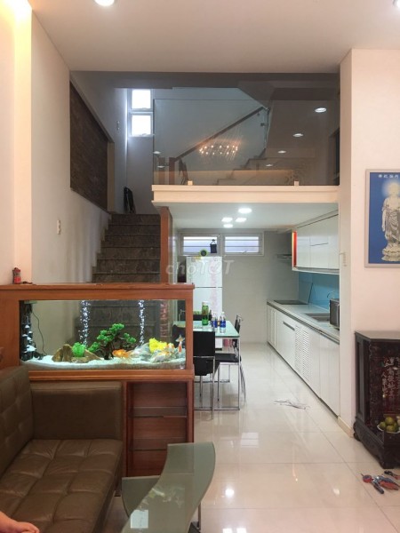 Nhà cho thuê nguyên căn hẻm gần mặt tiền đường, nhà đẹp mới tinh. Giá thuê 20 triệu/tháng