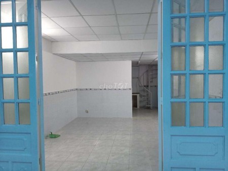 Nhà nguyên căn rộng 80m2 (4mx10m), nhà cấp 4, có gác Quận Tân Phú, giá 6.5 triệu/tháng, lh 0354101007