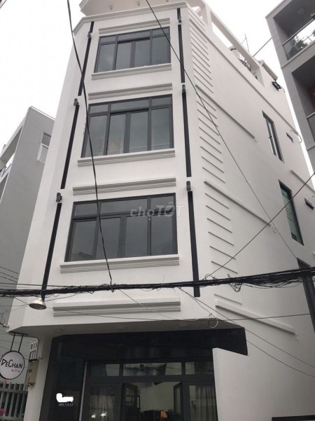 Cho thuê nhà nguyên căn trên đường Sư Vạn Hạnh ngay góc 3 mặt tiền thuận tiện kinh doanh