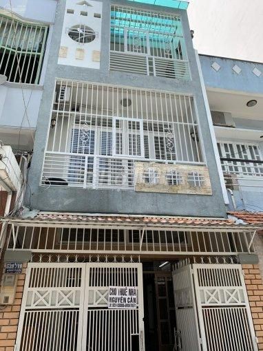 Nhà cho thuê nguyên căn 2 lầu sân thượng với 4 phòng lớn, nhà mới kết cấu đẹp. Giá thuê 16 triệu/tháng