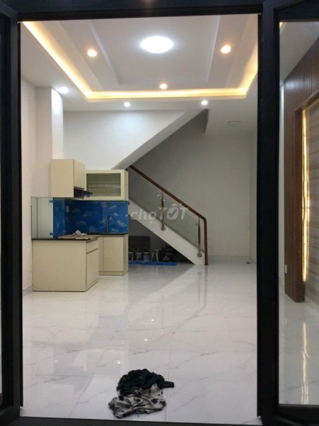 Cho thuê nhà nguyên căn 1 trệt 2 lầu, 40m2, tại đường Đỗ Tấn Phong ngay ngã 4 Phú Nhuận.