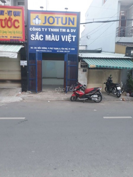 Cho thuê nhà cấp 4 nguyên căn ngay mặt tiền đường Hiền Vương rất thích hợp thuê ở và kinh doanh buôn bán kết hợp.