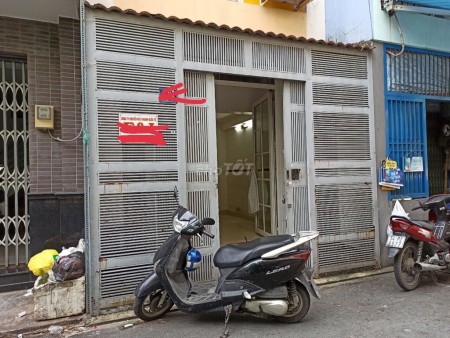 Cho thuê nhà nguyên căn trong hẻm cách mặt tiền chỉ 1 căn nhà ngay trên đường Đồng Xoài P13 Q. Tân Bình