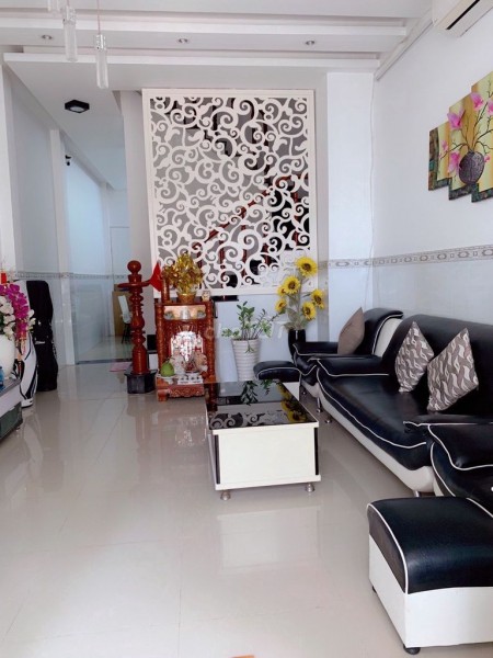 Cho thuê nguyên căn rộng 56m2, 3 tầng, thuê lâu dài, giá 10 triệu/tháng, hẻm 1806 Huỳnh Tấn Phát, Nhà Bè