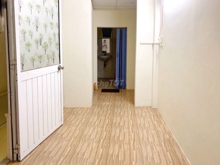 Cho thuê nhà Quận Bình Thạnh rộng 35m2, 2 tầng, đoạn 2 chiều, giá 8 triệu/tháng, lh 0777217705