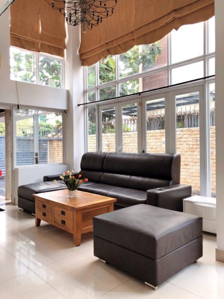 Cho thuê nguyên căn biệt thự tại Phú Mỹ Quận 7 nhà thiết kế siêu đẹp, có nội thất cao cấp.