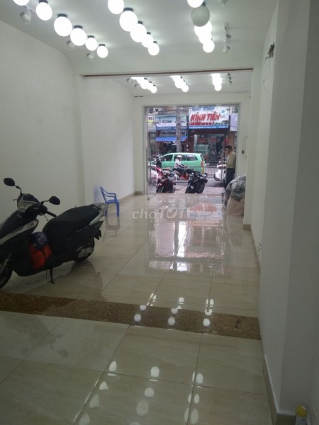 Có nhà mặt tiền Phan Đăng Lưu, Quận Phú Nhuận cần cho thuê nguyên căn rộng 56m2, giá 18 triệu/tháng