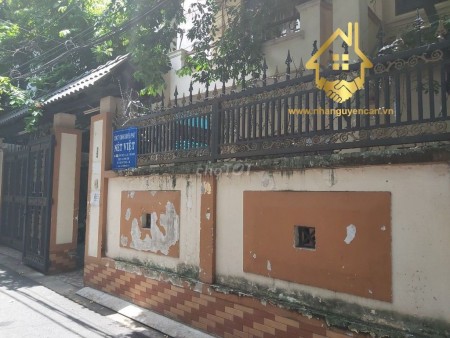 Nhà nguyên căn tại đường Yên Thế có sân rộng, có cả gara ô tô với tổng dtsd đến 400m2 giá thuê chỉ 25 triệu