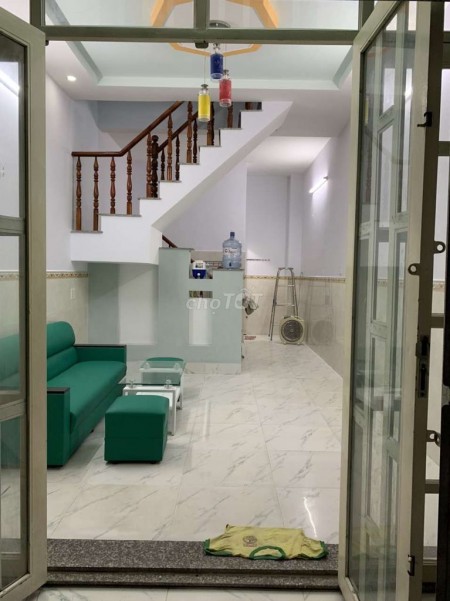 Nhà cho thuê nguyên căn tại đường Phạm Văn Sáng gần chợ Đại Hải Hóc Môn. Giá thuê 4 triệu/tháng, dt 40m2