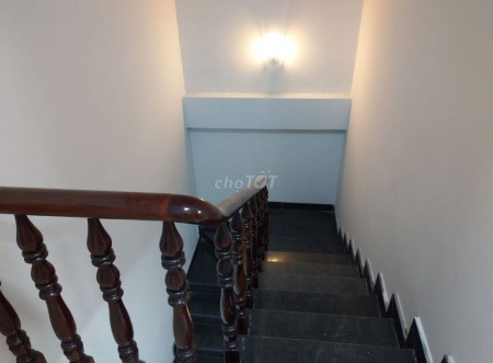 Nhà nguyên căn cho thuê tại huyện Nhà Bè, 110m2 với 1 trệt 2 lầu, 5 phòng ngủ lớn. Giá cho thuê 10 triệu