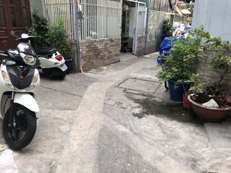 Nhà nguyên căn hẻm 3m đường Trương Định Phường 9 Quận 3. Giá thuê 13 triệu/tháng
