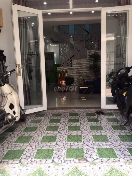 Cho thuê nhà nguyên căn 1 trệt 2 lầu có diện tích sử dụng 360m2. Đc: An Dương Vương Phường 3 Quận 5