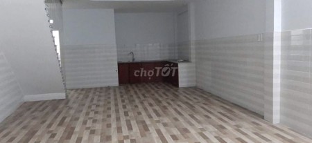 Cho thuê nhà Quận Tân Phú, rộng 110m2, hướng Đông Nam, an ninh, giá 6 triệu/tháng, lh 0906339169