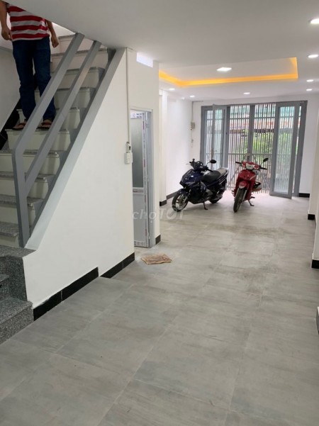 Nhà hẻm xe hơi đường Nguyễn Chí Thanh Quận 11 cho thuê nguyên căn 2Pn giá thuê 12 triệu nhà mới