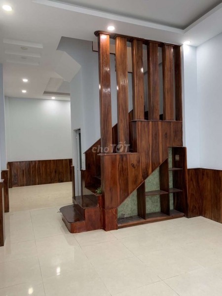 Cần cho thuê nguyên căn rộng 60m2, khu Phú Hữu, Quận 9, giá 5.5 triệu/tháng, LHCC