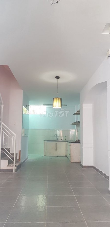 Nhà nguyên căn cho thuê diện tích 4m x 13m, 1 trệt 1 lầu nhà ngay cầu Rạch Tôm. Giá thuê 6 triệu