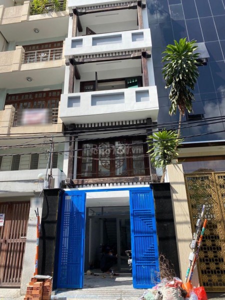 Cho thuê nhà nguyên căn mặt tiền Quận 1 thuận tiện kinh doanh, kết cấu phù hợp với nhiều mô hình kinh doanh.