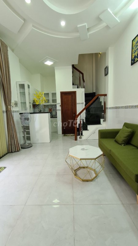 Nhà nguyên căn cần cho thuê tại đường Nguyễn Trãi có 1 trệt 2 lầu, diện tích 56m2. Giá thuê 16 triệu/tháng