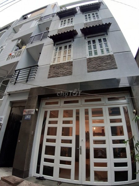 Cho thuê nhà nguyên căn Quận 3 trên đường Cách Mạng Tháng 8. Nhà 1 trệt 2 lầu có sân thượng. Giá 17 triệu/tháng