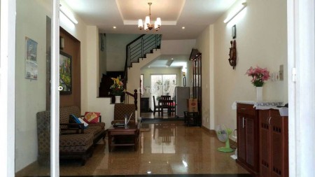 Nhà cần cho thuê nguyên căn tại Đường 81 Phường Tân Phong Quận 7. Dt 4m x 17m hướng Tây.
