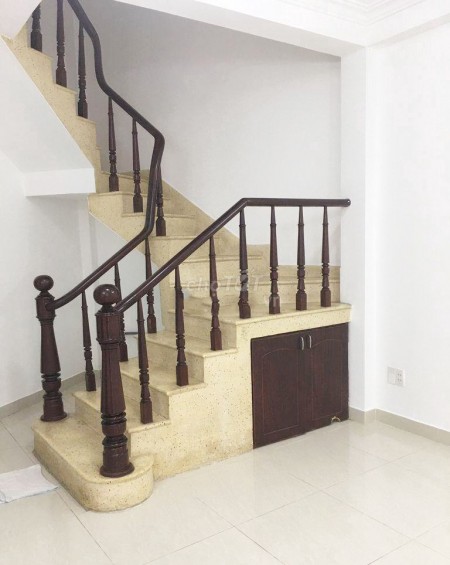 Cho thuê nhà nguyên căn mới 120m2 tại CMT8 Phường 15 Quận 10. Giá thuê 13 triệu/tháng