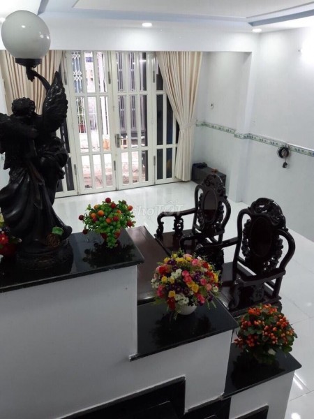 Cho thuê nhà chính chủ rộng 250m2, 2 tầng, hẻm đường số 10, Quận 7, giá 10 triệu/tháng