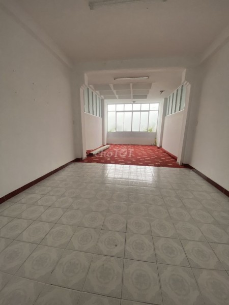 Cần cho thuê nguyên căn rộng 80m2, 1 trệt, 3 lầu, đường Tôn Đản, Quận 4, giá 40 triệu/tháng