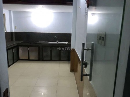 Nhà nguyên căn 60m2 cần cho thuê nhanh chống giá rẻ ngay ngã tư chợ Bình Triệu