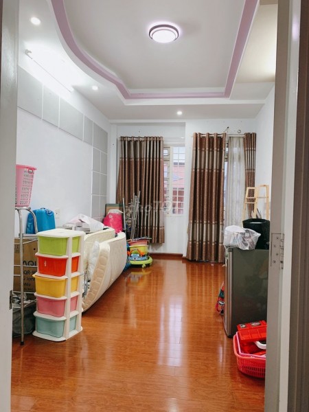 Cho thuê nguyên căn rộng 38.5m2 (3.5x11), giá 10 triệu/tháng. Hẻm Phan Xích Long, Phú Nhuận