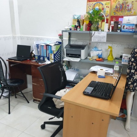 Nhà trống cần cho thuê tại Quận 3. Nhà mới có thể sử dụng ngay, 1 trệt 1 lầu, 2 phòng