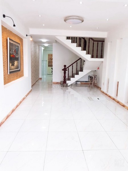 Mình cần cho thuê nhà rộng 64m2, 5 tầng, mặt tiền Tạ Quang Bửu, Quận 8, giá 35 triệu/tháng