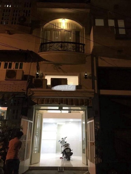 Cho thuê nhà nguyên căn mặt tiền Đường 32B phường 10 Quận 6, vừa ở vừa có Mặt Bằng kinh doanh