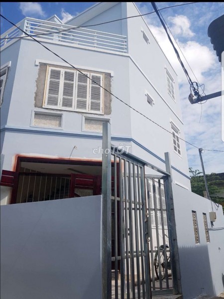 Cho thuê nhà mới xây trong khu dân cư an ninh, yên tĩnh. Dt 4m x 12m. 8,5 triệu/tháng