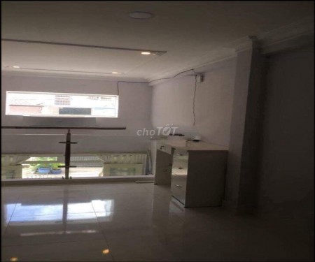 Trống nguyên căn 32m2, 1 trệt, 1 lửng, 1 lầu, dtsd 32m2, giá 11 triệu/tháng, đường số 32, Quận 6