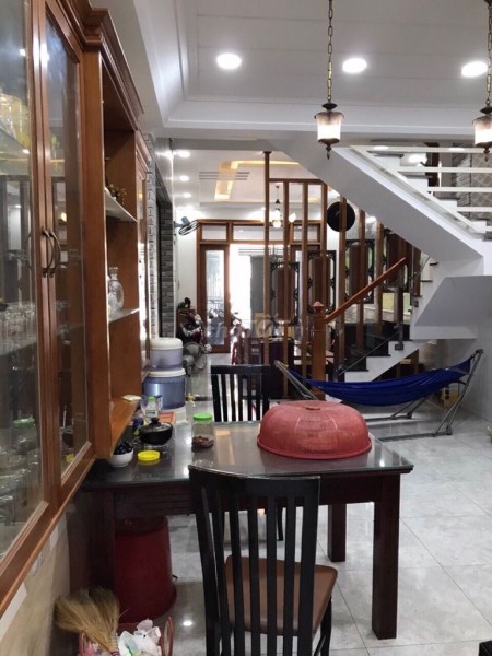 Cho thuê nhà 4m x 17m, 4 tầng, 5 phòng ngủ, nội thất đầy đủ chỉ cần đến là ở ngay