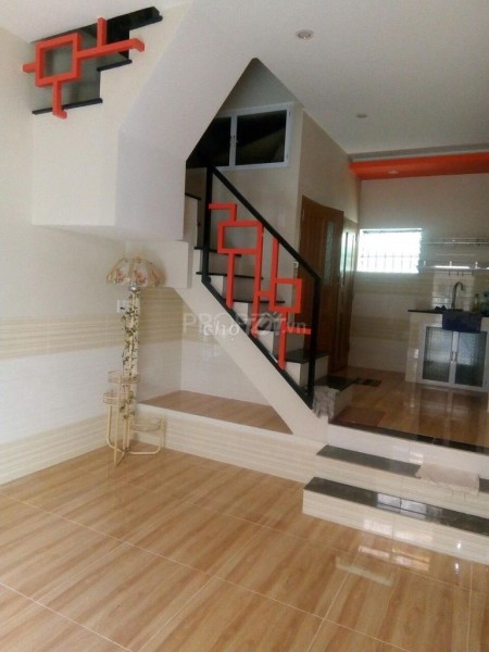 Còn mới rộng 30m2, 1 trệt 1 lầu cần cho thuê nhà giá 7.5 triệu/tháng, hẻm Huỳnh Tấn Phát, Quận 7