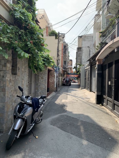 Nhà cho thuê nguyên căn tại hẻm 178 Hai Bà Trung, Quận 1, Hẻm ô tô ra vào thoải mái