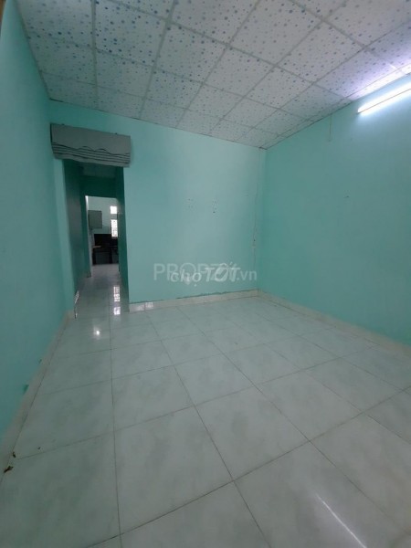 Nhà đường Lâm Thị Hố, Quận 12 cần cho thuê rộng 68m2, 2 PN, giá 4.5 triệu/tháng, LHCC