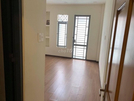 Nhà đường Hoa Cúc, Quận Phú Nhuận, giá 45 triệu/tháng, 4 tầng, 7 PN, LHCC