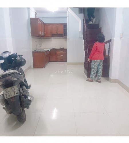 Hẻm Trần Hưng Đạo, Quận 1 cần cho thuê nguyên căn rộng 32m2, giá 9 triệu/tháng