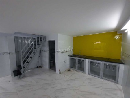 Cần cho thuê nhà nguyên căn rộng 64m2, 2 PN, 2 tầng, giá 6 triệu/tháng, đường Trường Chinh, Quận 12