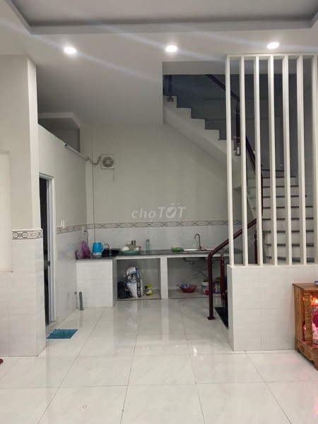 Cần cho thuê căn hộ 40m2, 1 trệt, 1 lầu, sàn gạch men sạch sẽ, đường số 5, Thủ Đức, giá 8 triệu/tháng