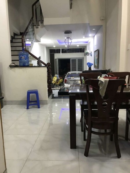 Nhà rộng 64m2, 1 trệt, 2 lầu, còn mới nguyên, hẻm Lê Đức Thọ, Quận Gò Vấp, cho thuê giá 11 triệu/tháng