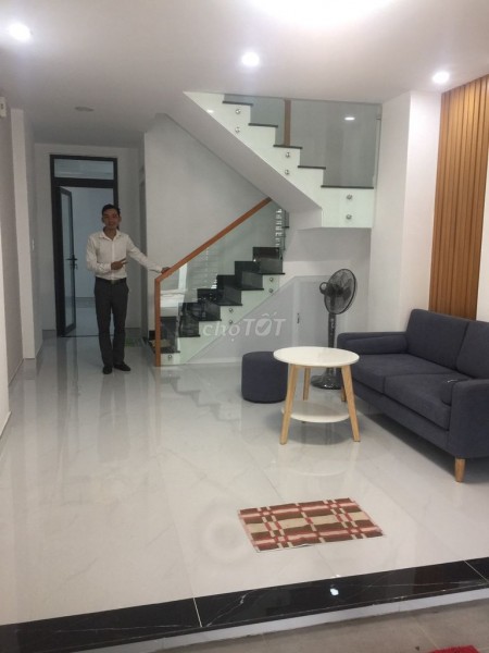 Chủ có nhà trống 80m2, 5 tầng cần cho thuê giá 30 triệu/tháng, hẻm 108 Trần Quang Diệu, Quận 3