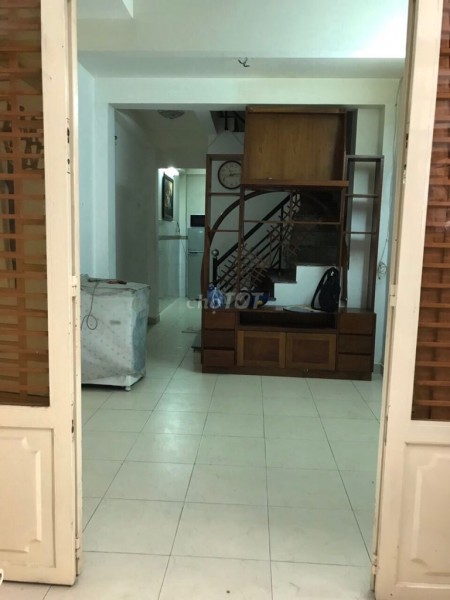 Nhà nguyên căn 1 trệt 2 lầu và sân thượng cho thuê 8 triệu tại 150/53 Bến Vân Đồn phường 6 quận 4
